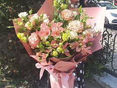 Букеты из роз и альстромерий,доставка цветов