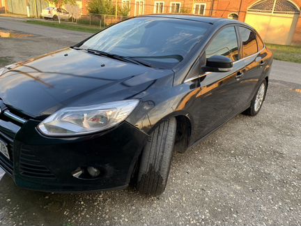 Ford Focus 1.6 AMT, 2013, седан, битый