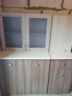 Кухонный гарнитур, 3 навесных шкафчика, стол и тум