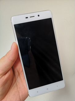 Телефон Xiaomi 4