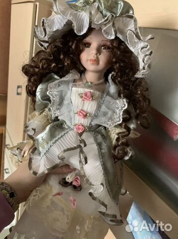 Фарфоровая кукла коллекционная