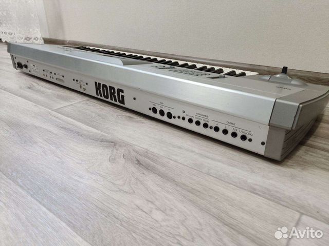 Синтезатор Korg