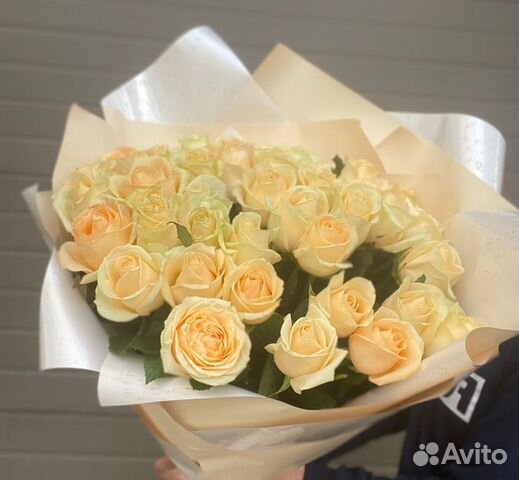 Букет из кремовых роз