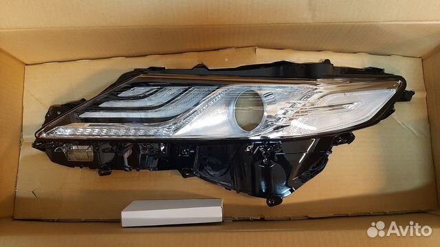 Линза фара передняя левая Toyota Camry 70 2018