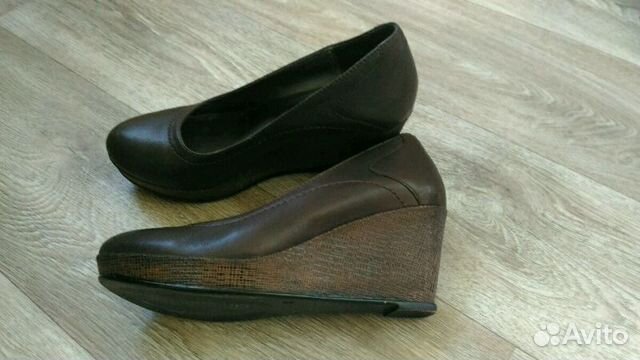 Новые кожаные туфли на танкетке Новые кожаные туфли на танкетке