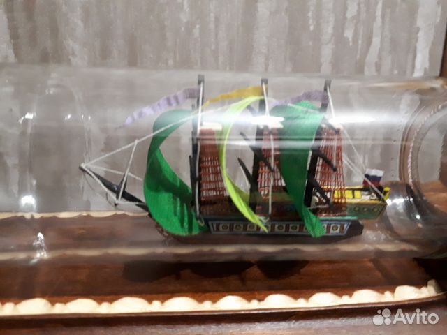 Сувенирный корабль в бутылке Сувенирный корабль в бутылке
