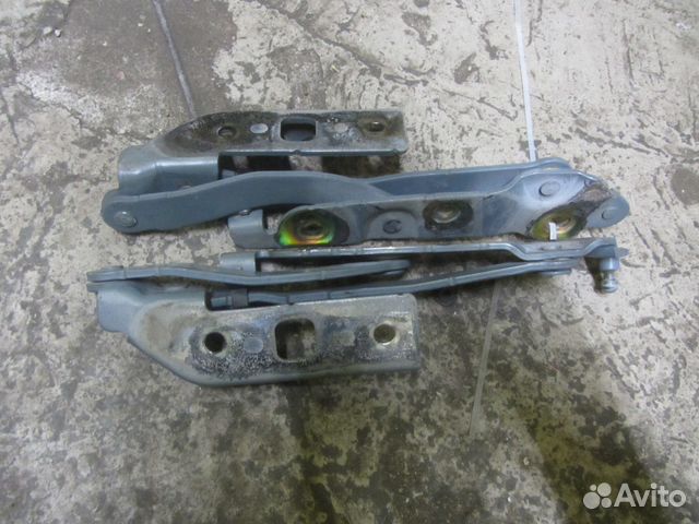 Петля кронштейн крышки багажника Nissan Teana J31