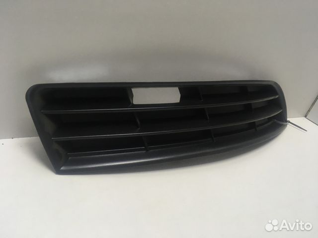 Решетка в бампер правая VW Passat B6 без птф новая Решетка в бампер правая VW Passat B6 без птф новая