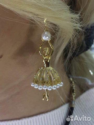 Женские золотые серьги с бриллиантом