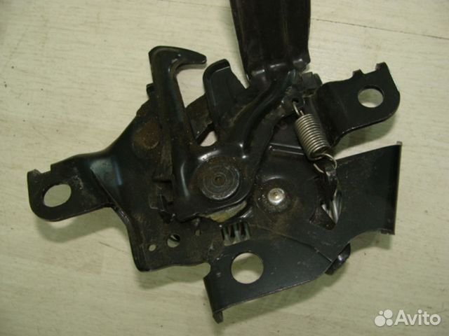 Замок капота Toyota RAV4 Замок капота Toyota RAV4