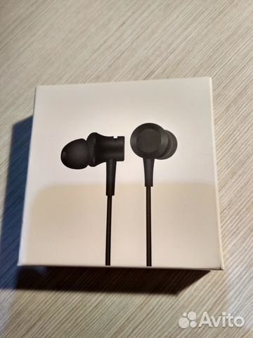 Новые наушники Xiaomi Mi In-Ear Headphones basic