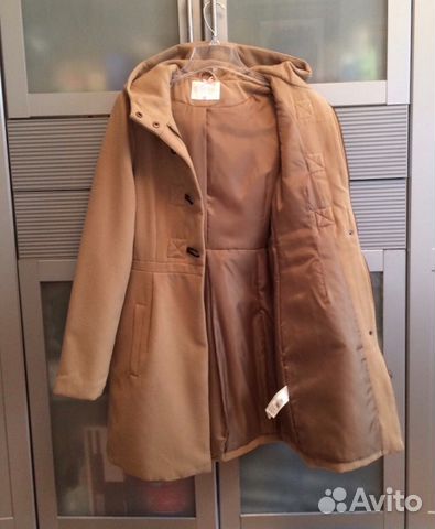 Новое бежевое пальто Chillin, с капюшоном Новое бежевое пальто Chillin, с капюшоном