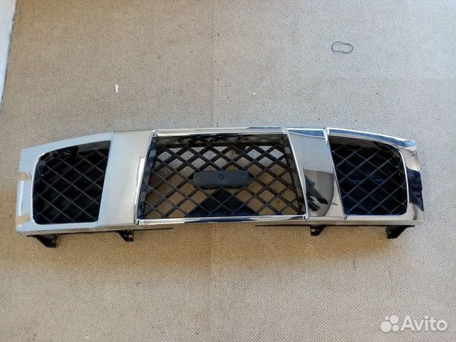 Решетка радиатора Nissan Pathfinder