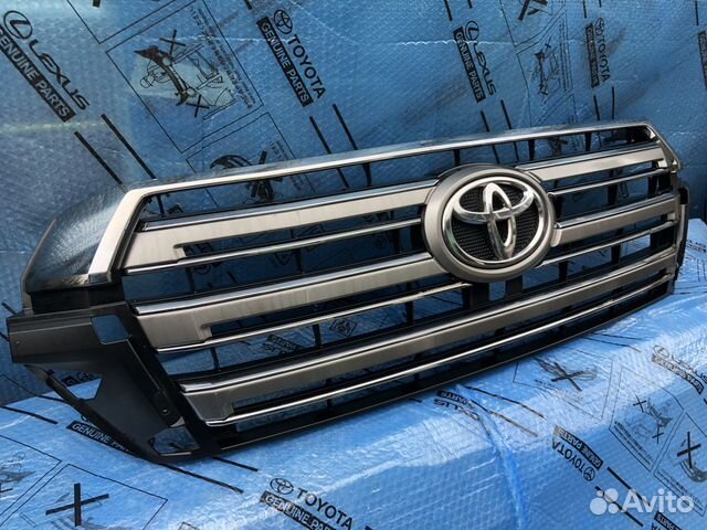 Решетка радиатора Toyota Land Cruiser 200