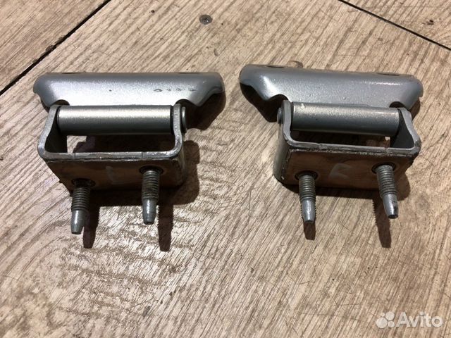 Петля крышки багажника Lexus RX2 03-08 Петля крышки багажника Lexus RX2 03-08