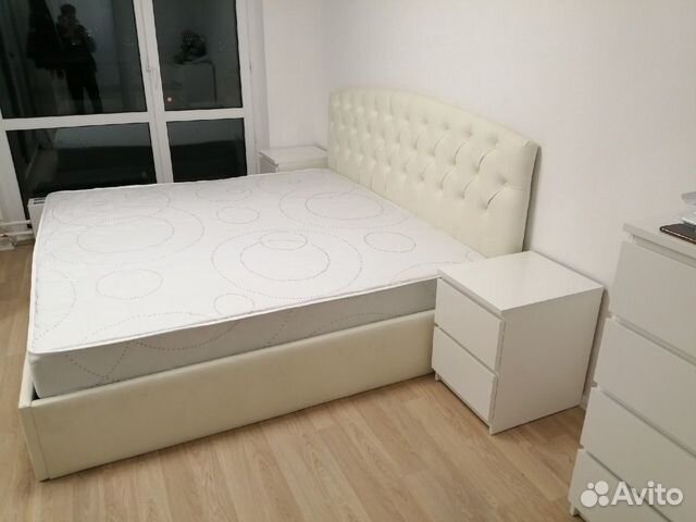 Кровать с подъемным механизмом