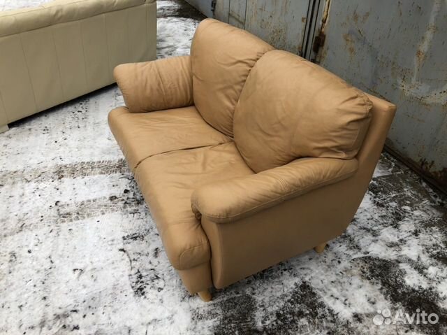 Кожаный диван двухместный