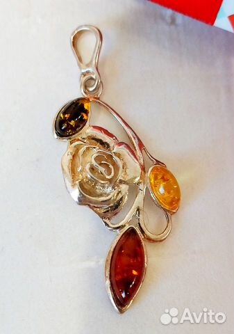 Красивый кулон с балтийским янтарем. Серебро 925