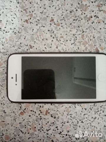 Телефон iPhone 5