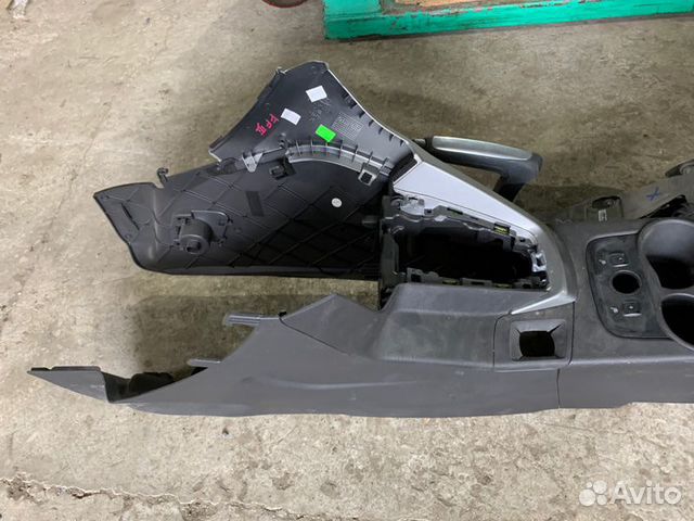 Подлокотник Ford Focus 3 CB8 2012