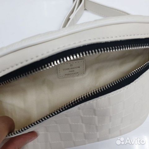 Новая поясная сумка Louis Vuitton Campus белая Новая поясная сумка Louis Vuitton Campus белая