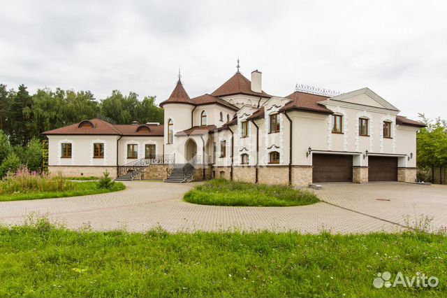 Дом 1148 м² на участке 82 сот.