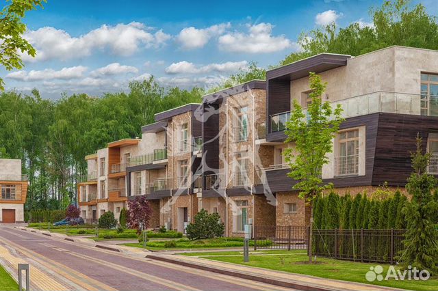 Таунхаус 364 м² на участке 5 сот.