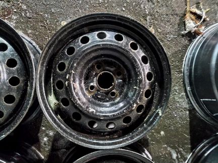 Диски бу оригинал R15 N на Hundai Kia