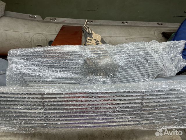 Хромированная накладка на решеткуlexus is250