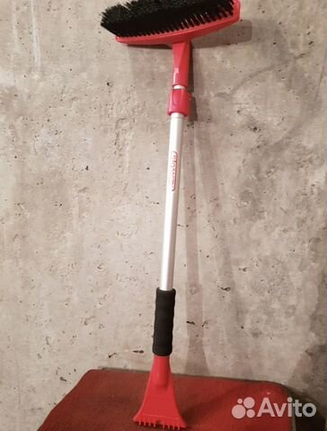 Щетка для удаления снега с автомобиля