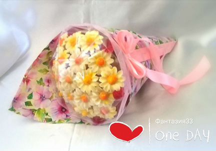 Шоколадные цветы в букетах