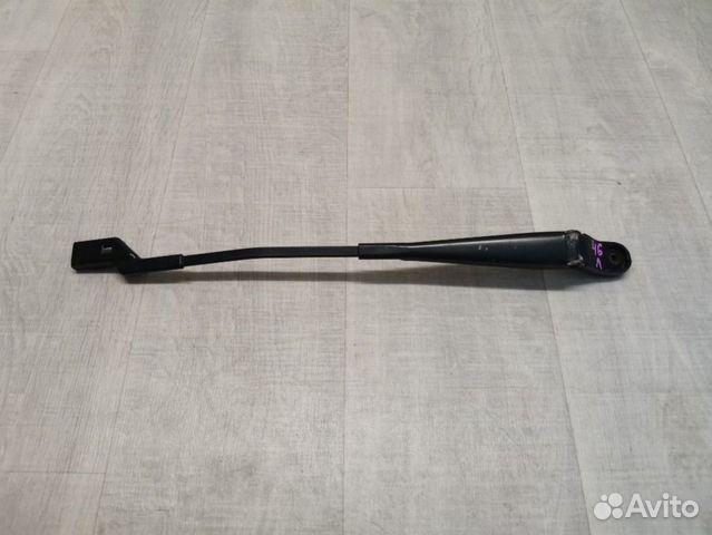 Поводок стеклоочистителя передний левый Skoda