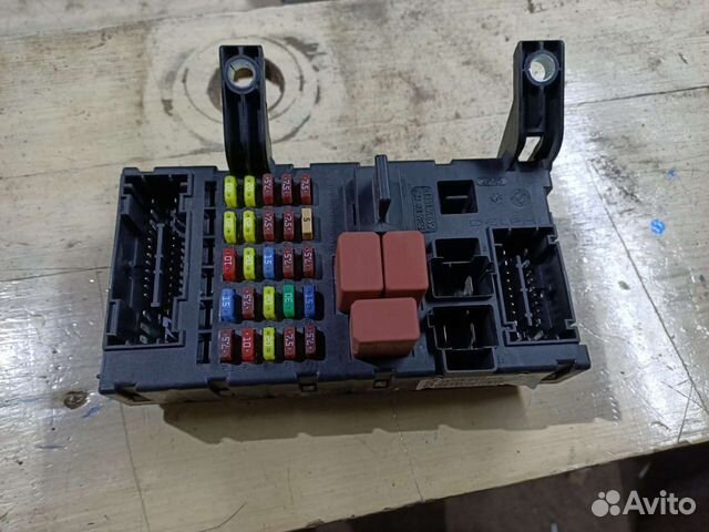 Блок предохранителей/монтажный блок Fiat Linea