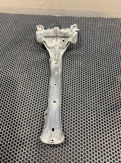 Кронштейн замка капота Каен Туарег Cayenne