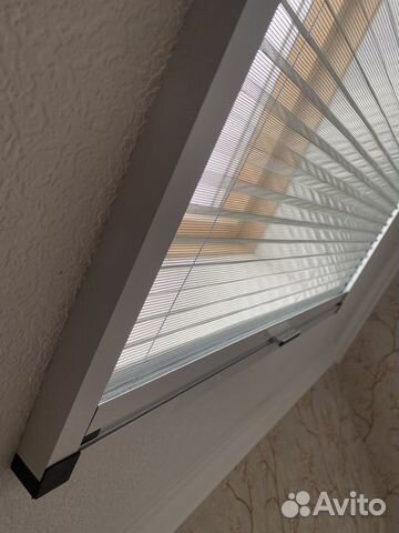 Москитные сетки для мансардных окон