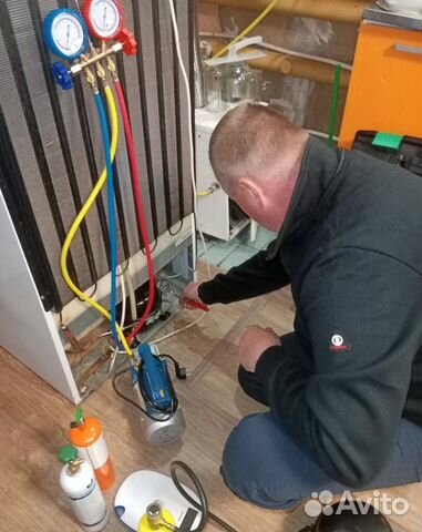 Ремонт холодильников. Опытный мастер