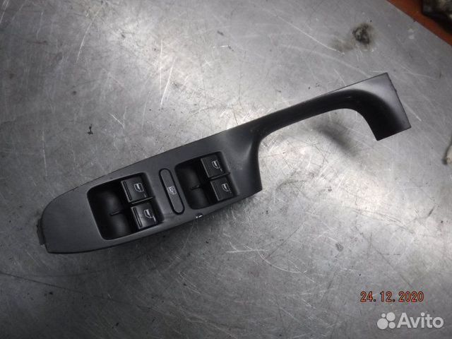 Блок управления стеклоподъемниками передний левый