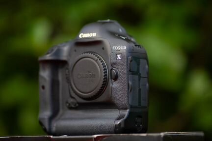 Профессиональный полный кадр Canon 1DX пробег 45т