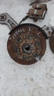 Кулак поворотный левый Nissan Terrano