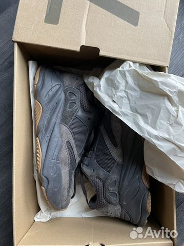 Adisas Yeezy boost 700