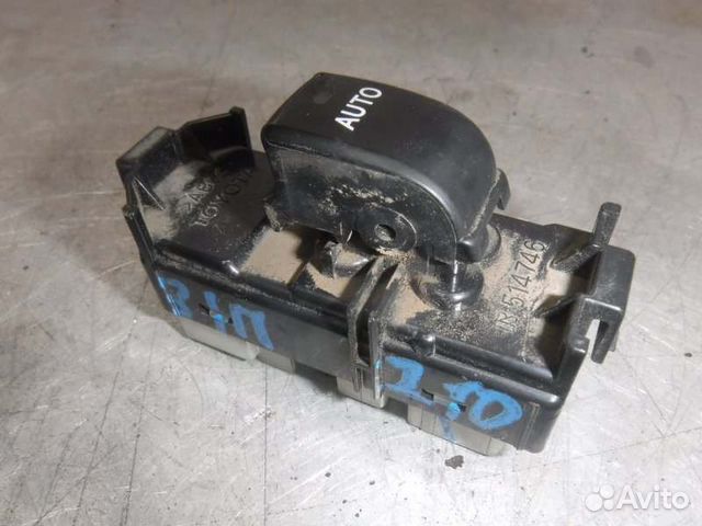 Кнопка стеклоподъемника задняя правая Toyota Lc