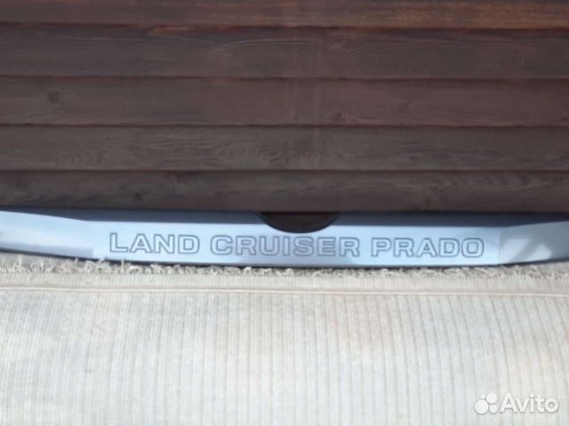 Продаю накладку на заднюю дверь на тайота прадо ку
