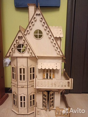 Деревянный домик для кукол