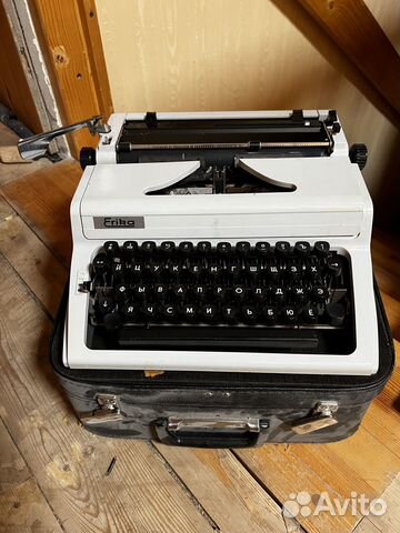 Старинная печатная машинка