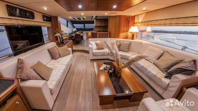 Аренда роскошной яхты с обслуживанием Москва