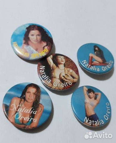 Значки, напульсник, наклейки