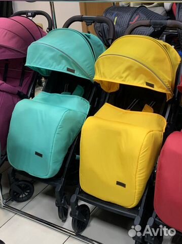 Коляска прогулочная Новая