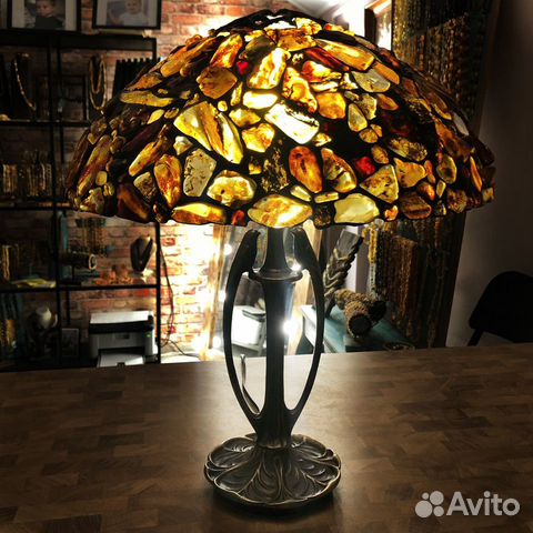 Янтарный витражный светильник в стиле Тиффани