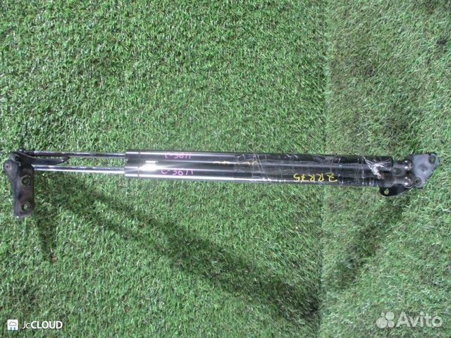 Амортизатор задней двери на toyota noah ZRR75G 3ZR