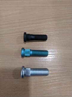 Шпилька колесная